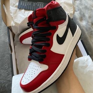 Jordan 1 Satin Snake